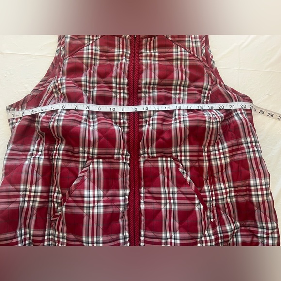 Croft & Barrow Red Plaid Quilted Vest - Picture 6 of 6